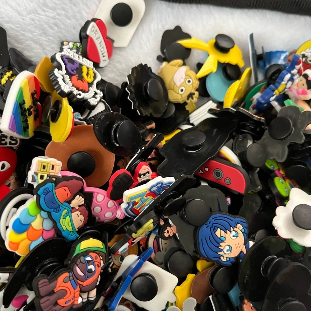 25 PIECE RANDOM CROC CHARMS - Picture 6 of 13